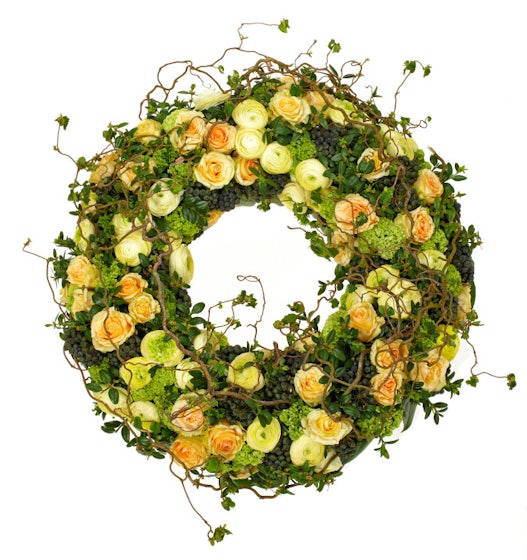 Couronne de fleurs jaune/vert livraison couronne fleurs fleuriste jaune vert livrer église funérarium enterrement